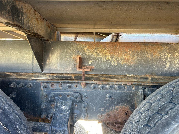 2012-mack-tender-truck-w/adams-rear-discharge-bed-auger-image-44