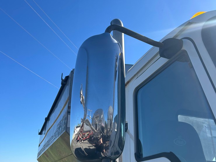 2012-mack-tender-truck-w/adams-rear-discharge-bed-auger-image-23