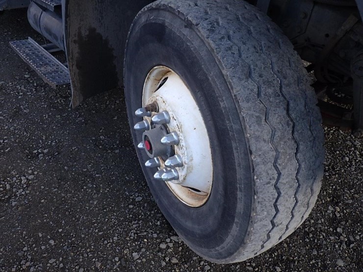 2007-international-7600-image-24