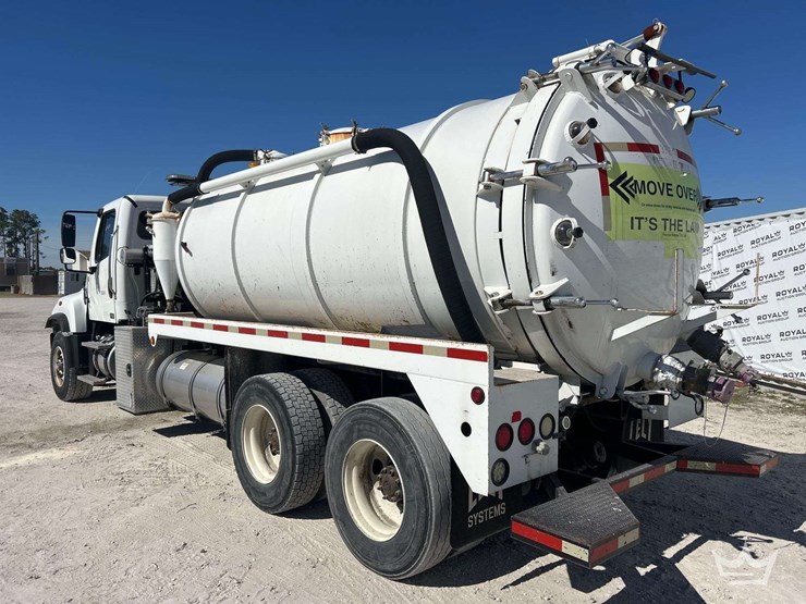 2016-freightliner-114sd-image-4