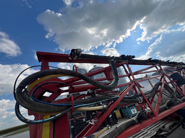 case-610-sprayer-system-2000-gallons-image-65