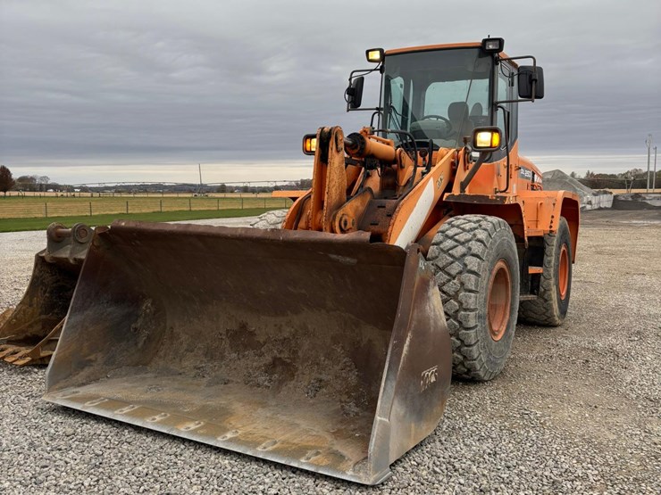 2010-doosan-dl250-image-1