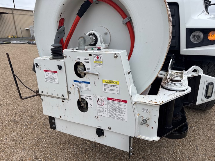 2016-freightliner-114sd-image-7