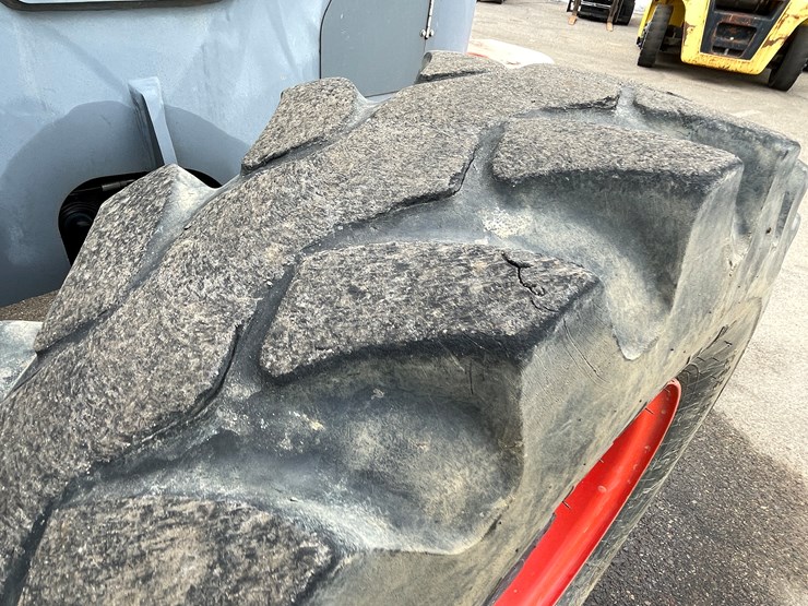 #133-•-2017-skyjack-sj643-telehandler-image-23