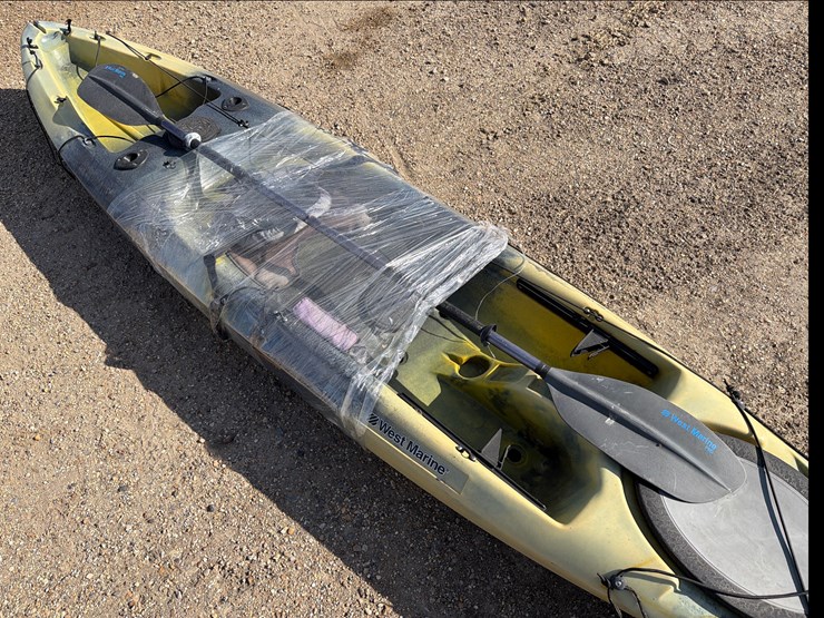 #1431-•-kayak-with-paddle-image-3