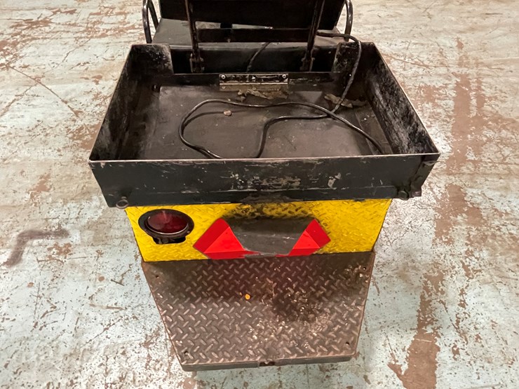 #192-•-textron-e-z-go-electric-warehouse-vehicle-image-16