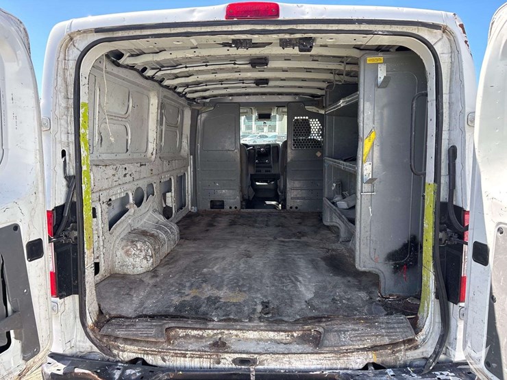 2016-nissan-nv2500-image-12