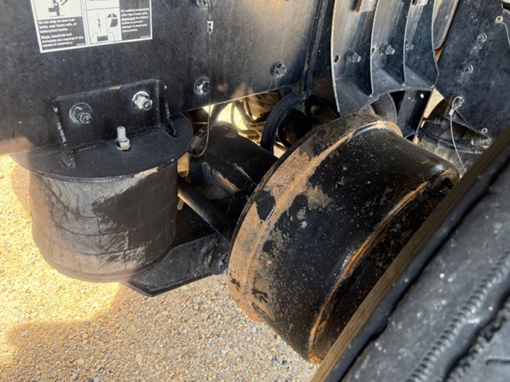 2024-kenworth-t880-image-36