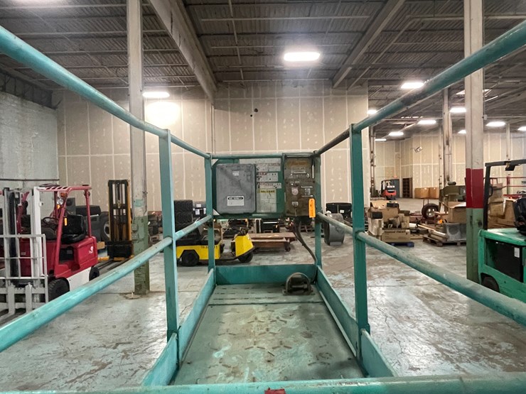 #202-•-airman-encl06-electric-track-scissor-lift-image-27