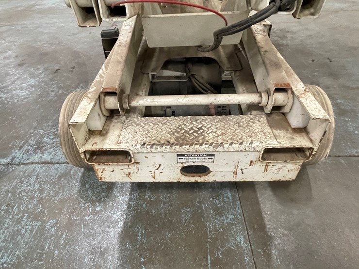 #204-•-terex-ts26-electric-scissor-lift-image-22