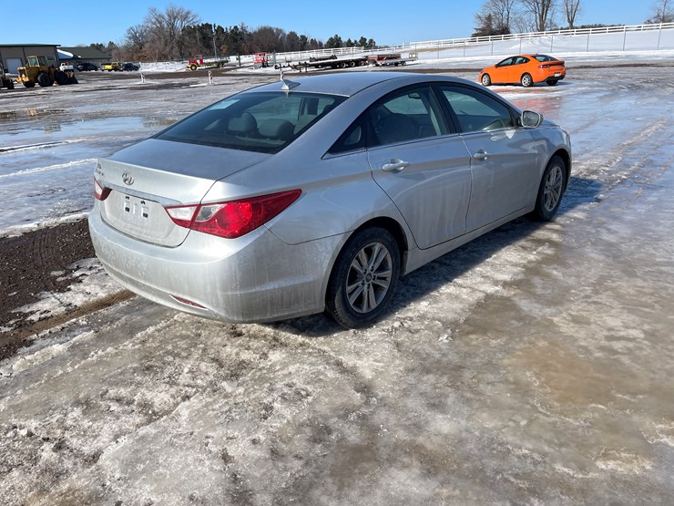 #1519-•-2013-honda-sonata-(has-mn-prior-salvage-title)-image-4