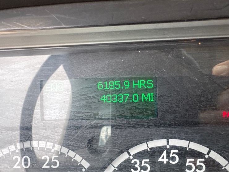 2016-freightliner-114sd-image-29