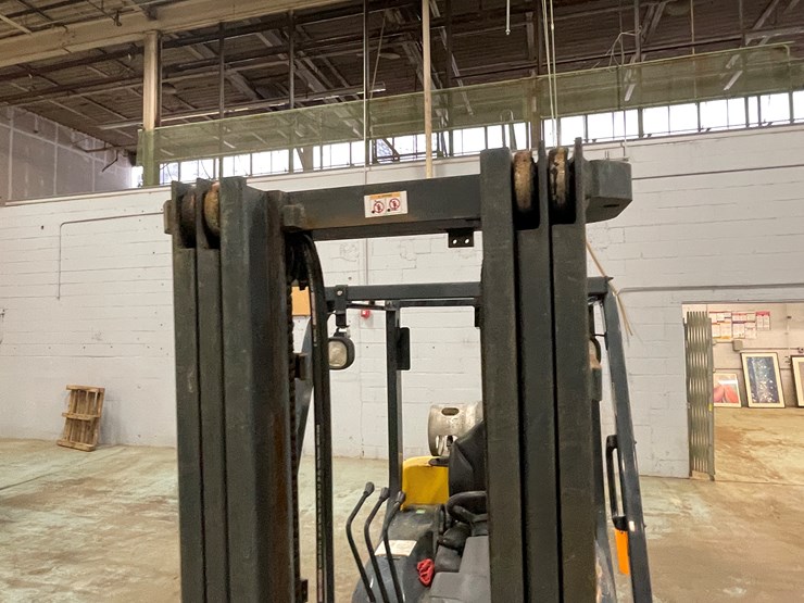 #169-•-2013-komatsu-30-propane-forklift-image-12