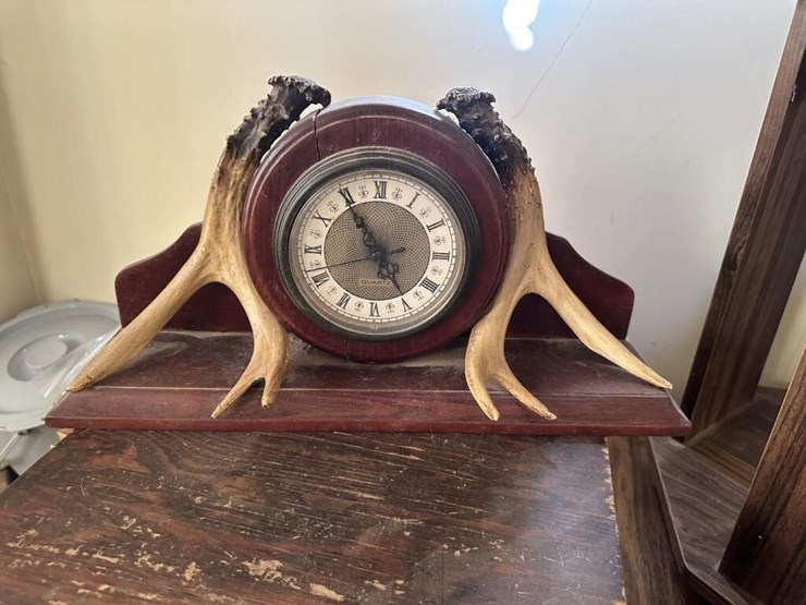 wooden-dressers-&-displays-image-3