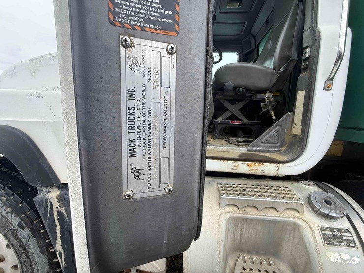 1997-mack-rd688s-image-14