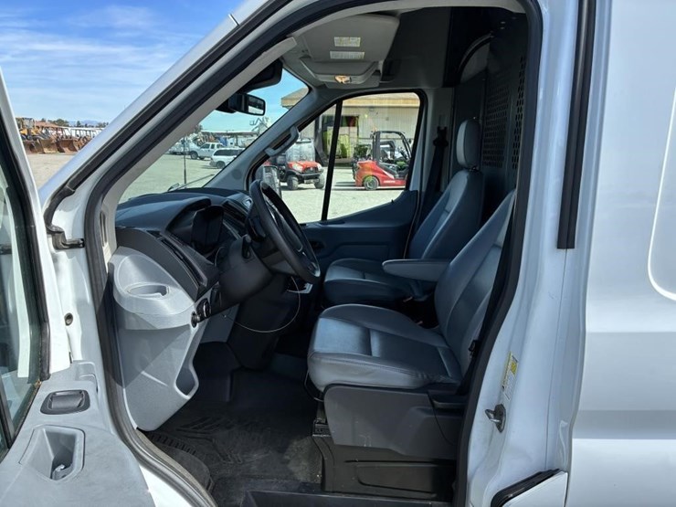 2015-ford-transit-image-11