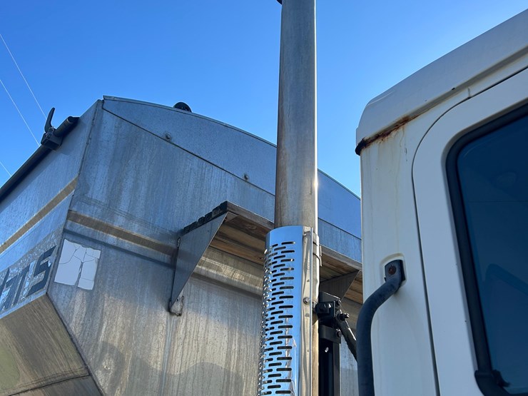 2012-mack-tender-truck-w/adams-rear-discharge-bed-auger-image-22