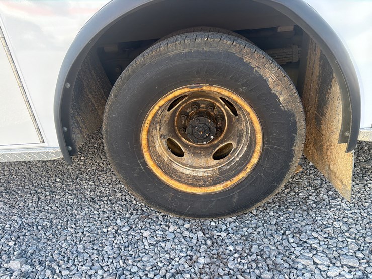 2021-ford-e450-image-7