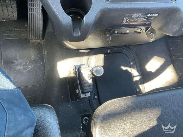 2024-freightliner-m2-106-image-18