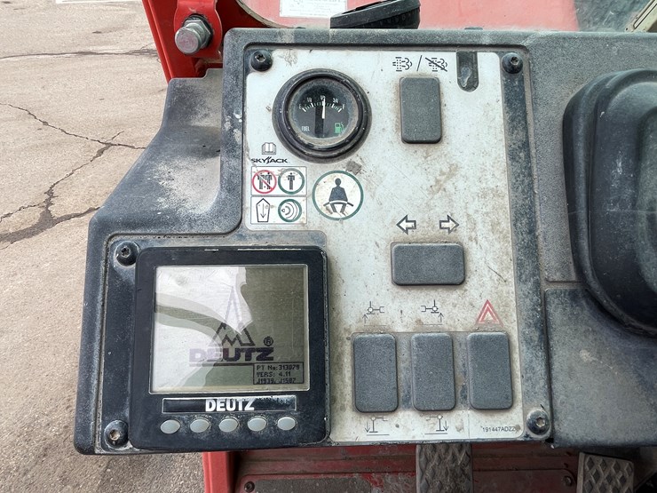 #133-•-2017-skyjack-sj643-telehandler-image-55