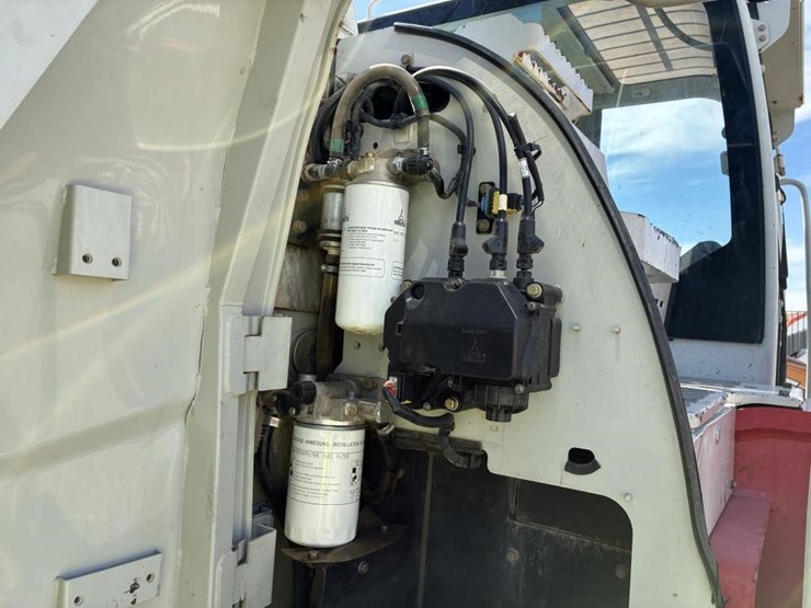 2017-takeuchi-tb2150-image-26