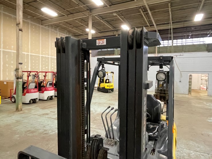 #168-•-2015-komatsu-25-propane-forklift-image-12