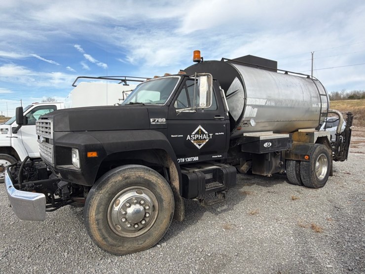 1994-ford-f700-image-1