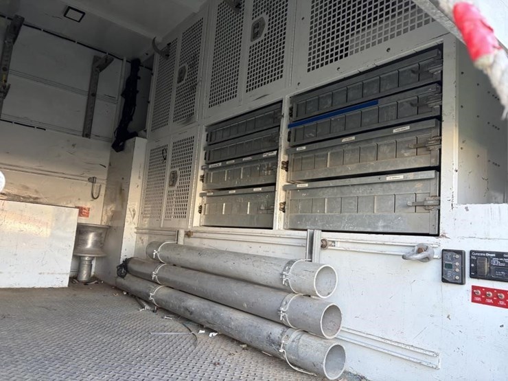 2012-ford-f550-image-11