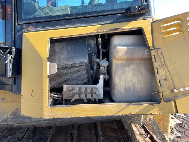 2011-caterpillar-d6k-image-16