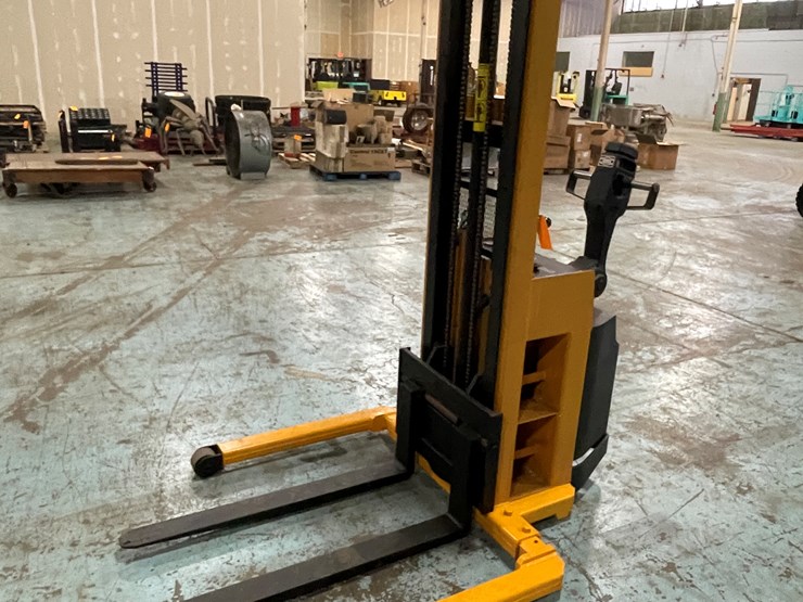 #226-•-big-joe-pdi-20-walk-behind-stacker-image-1