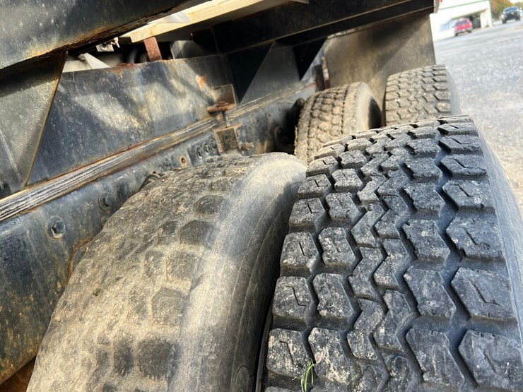 2006-freightliner-auger-truck-image-48