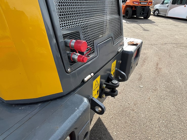 #114-•-new-magnum-3300p-telescoping-wheel-loader-image-27