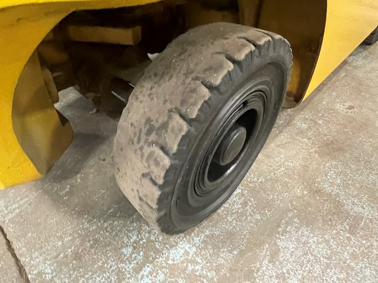 #176-•-2011-yale-propane-forklift-image-22