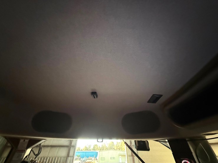 2022-white-251-image-46