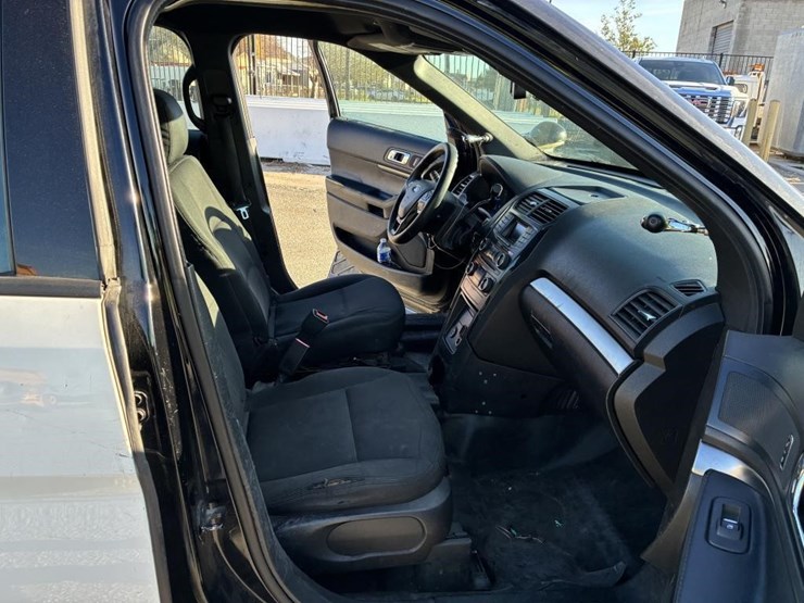 2018-ford-explorer-image-10