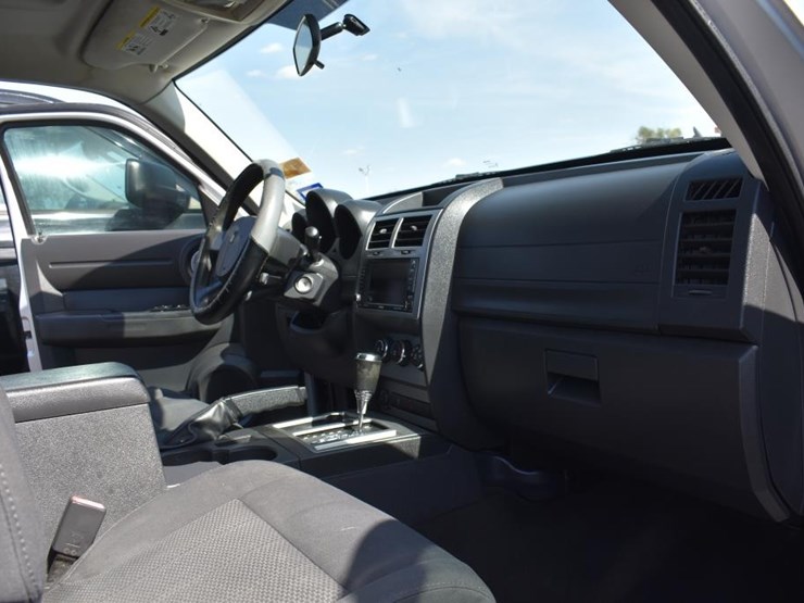 2011-dodge-nitro-image-13