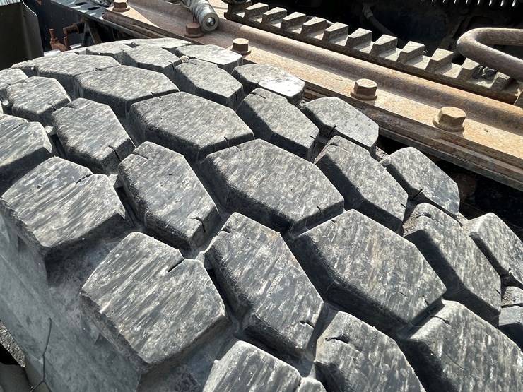 2000-international-9900-image-25