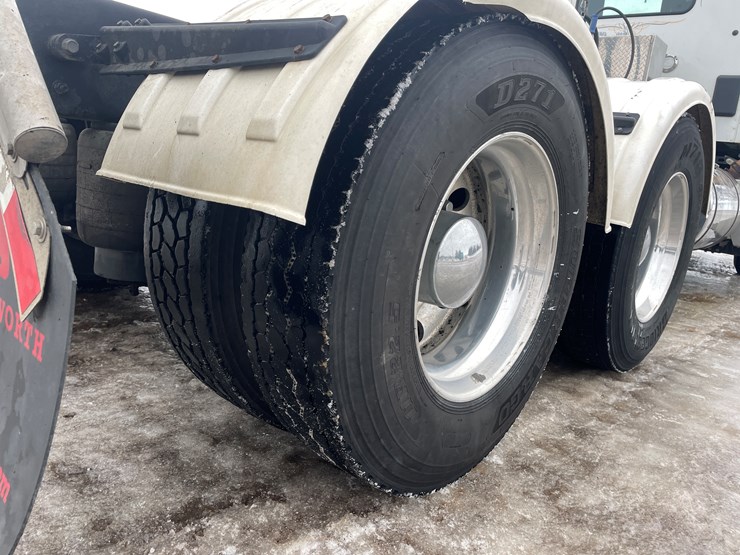 2022-kenworth-t680-image-23