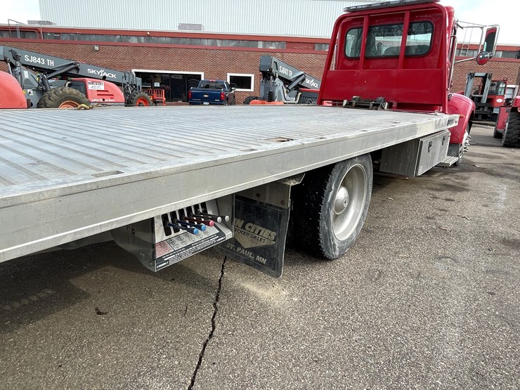 2018-peterbilt-337-image-39