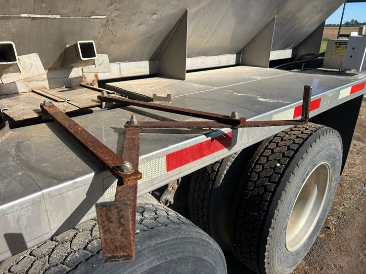 2012-mack-tender-truck-w/adams-rear-discharge-bed-auger-image-29