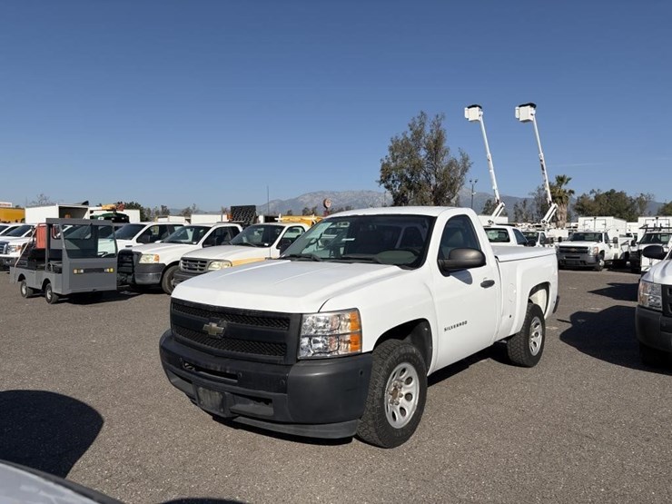 2011-chevrolet-1500-image-1