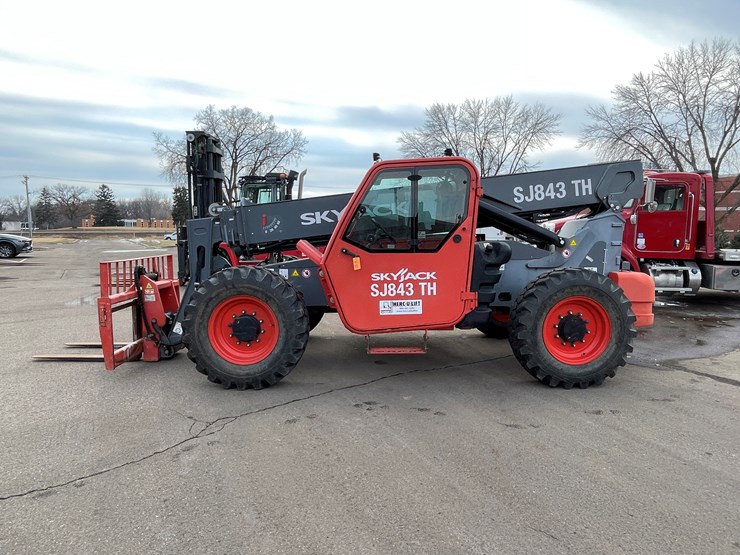 #129-•-2018-skyjack-sj843-telehandler-image-8