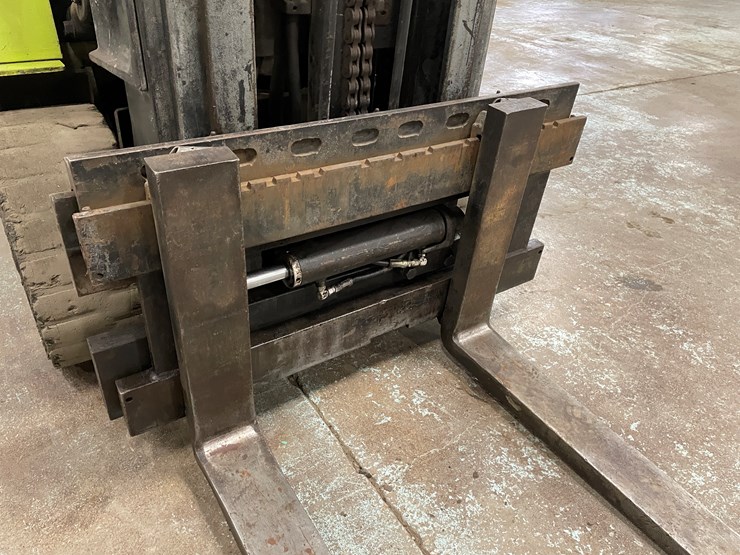 #172-•-clark-gcs25-propane-forklift-image-12