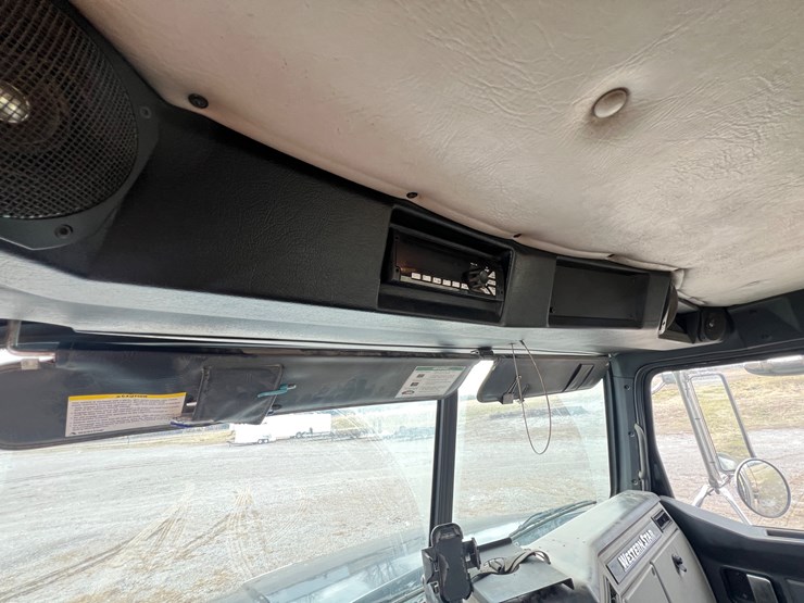 western-star-4700sb-image-36