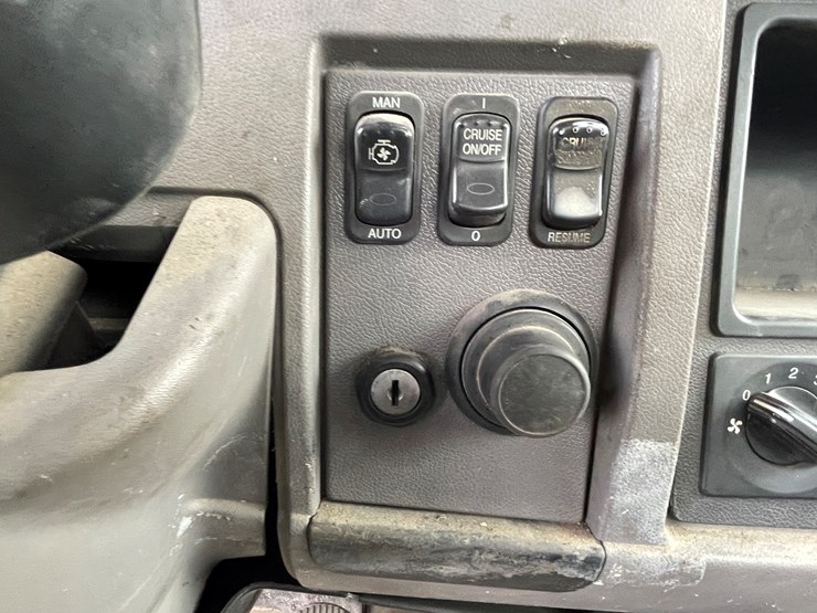 2018-peterbilt-337-image-77