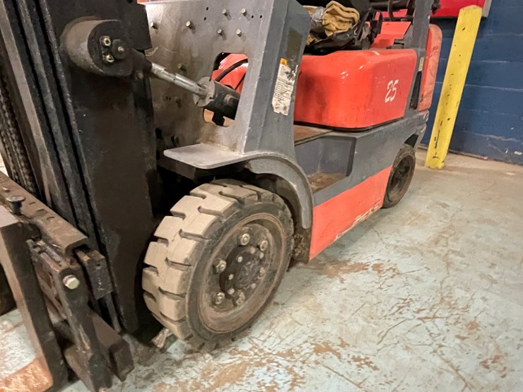 #170-•-world-lift-254-propane-forklift-image-13