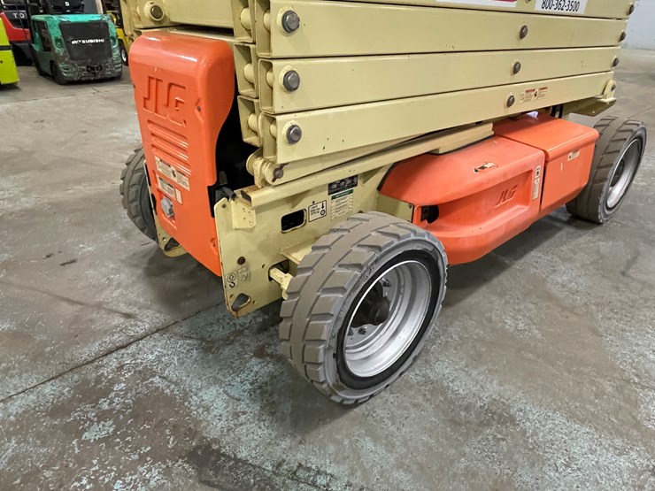 2012-jlg-4069le-image-10