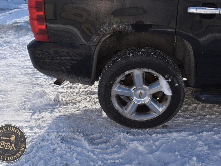 2013-chevrolet-tahoe-ls-image-19