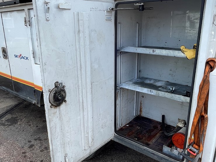 2017-dodge-ram-5500-image-22