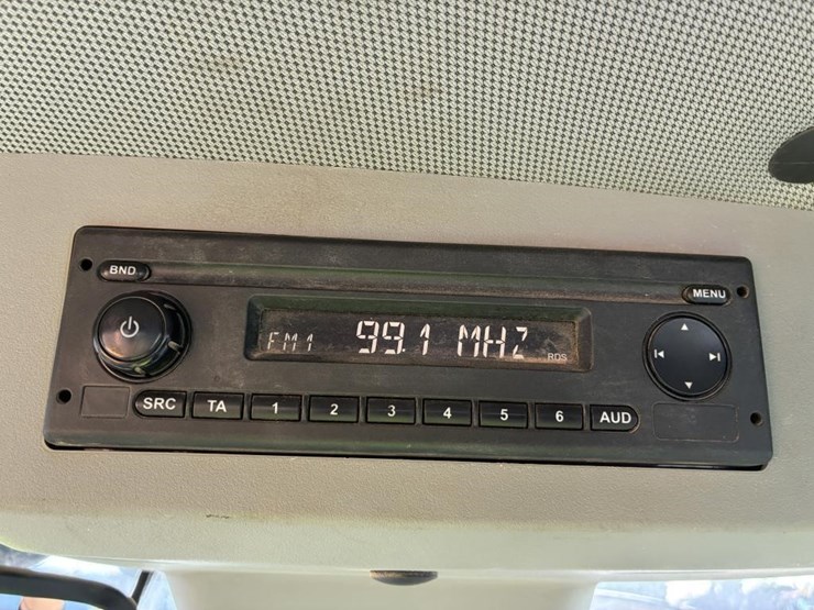 2019-deere-624l-image-21